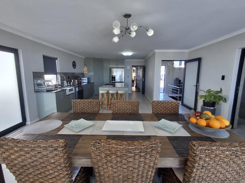 5 Bedroom Property for Sale in Sandy Point Western Cape